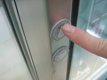 Pompierii au intervenit la Ase Mall: o persoană a rămas blocată în lift!